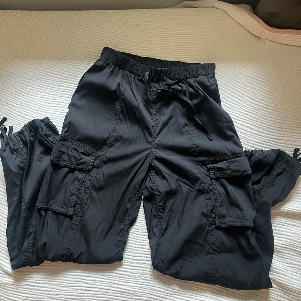 Lululemon Lightweight Adjustable Mid-Rise
Cargo Pant Black Size XS